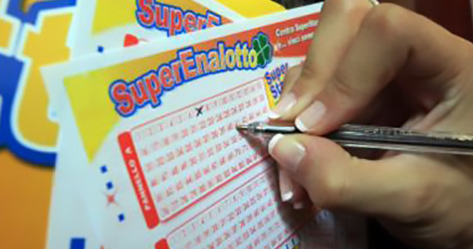 EFEE8D9B-517F-477E-8AC2-6DBDF50EF899